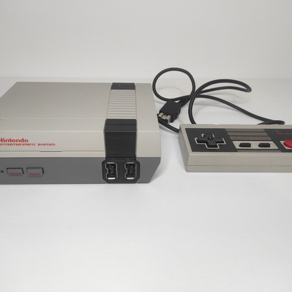 Nintendo NES Classic Edition Mini Console w/ Controller, 2016 - Picture 11 of 12